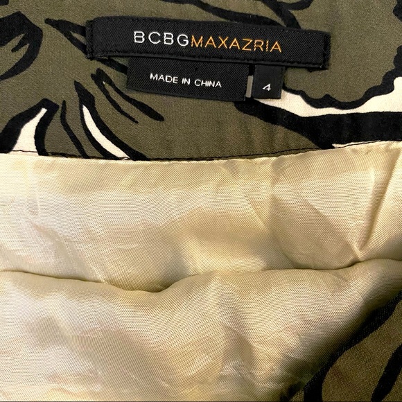 BCBGMaxAzria Leaf Print Skirt -Size 4 -Gently Used - Picture 2 of 5